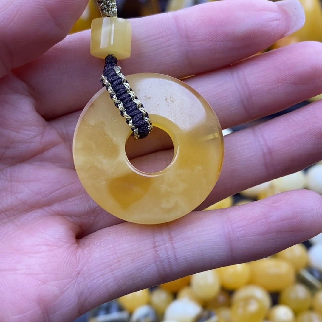 琥珀裸石未镶嵌扣子