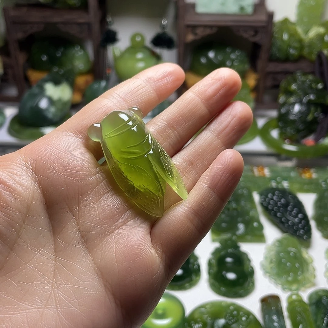 用***2蛇纹石玉未镶嵌颈饰