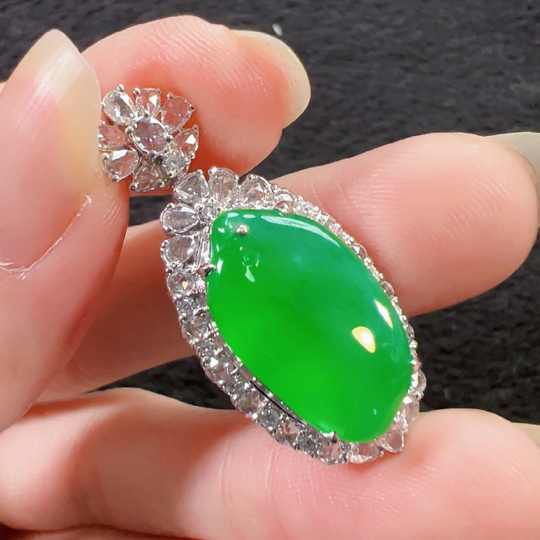 翡翠18K金镶嵌颈饰签收后24小时鉴赏期