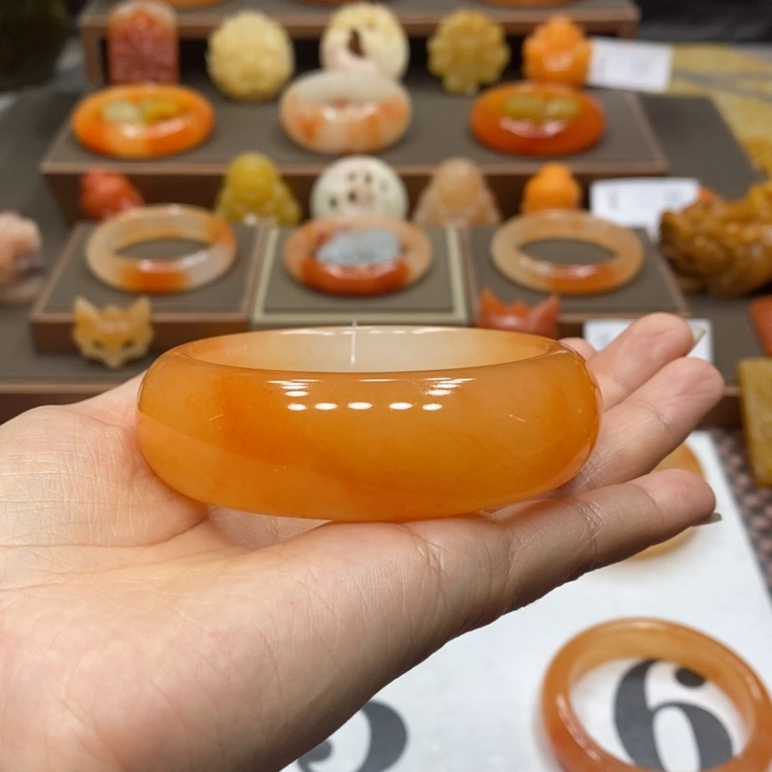 鱼***吃石英质玉（黄龙玉）未镶嵌手镯