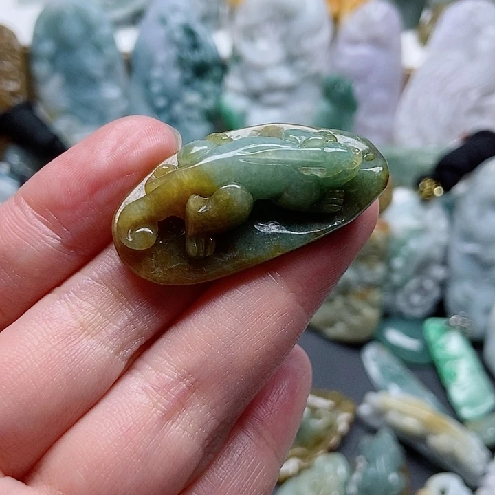 翡翠未镶嵌颈饰翡翠