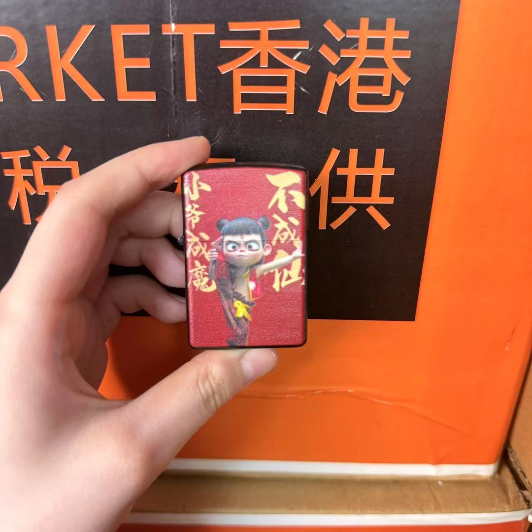 高颜值防风防爆国潮动漫砂轮翻盖煤油打火机彩印哪吒