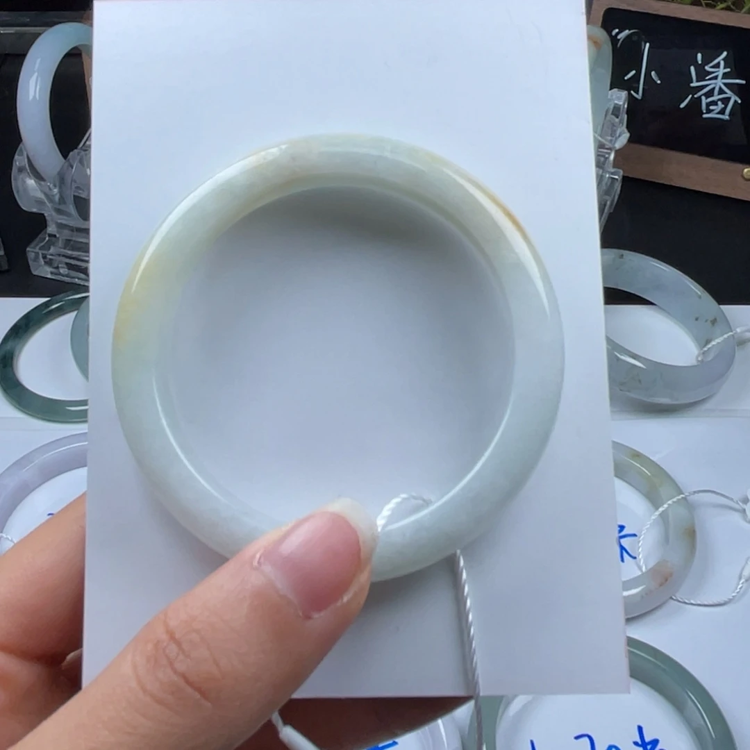 翡翠未镶嵌手镯基地质检