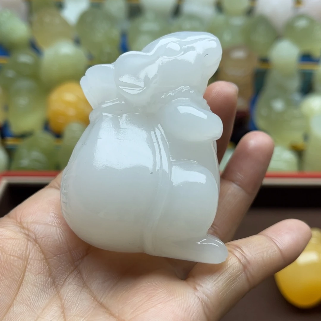 赵***焱玉天然桌面小摆件