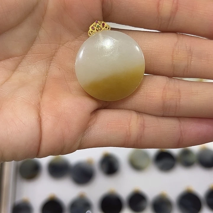 和田玉18K金镶嵌颈饰