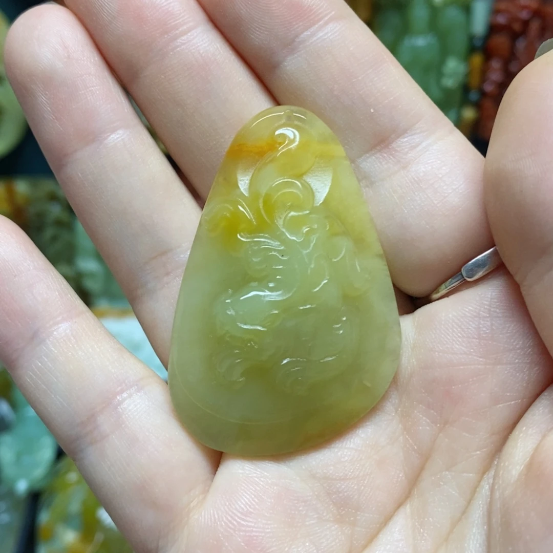 岫玉未镶嵌吊坠(赠链)