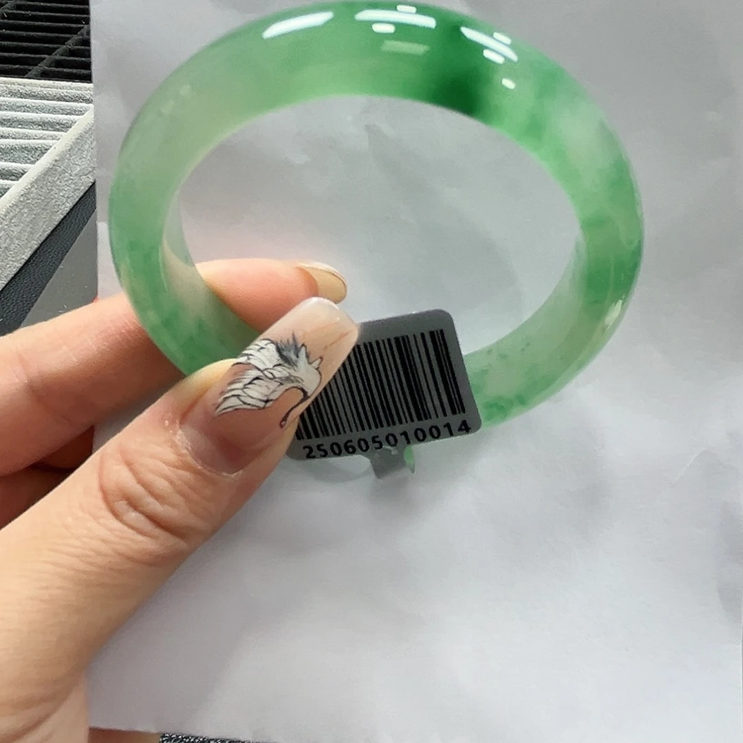 敢***～石英质玉（非洲翠）手镯未镶嵌