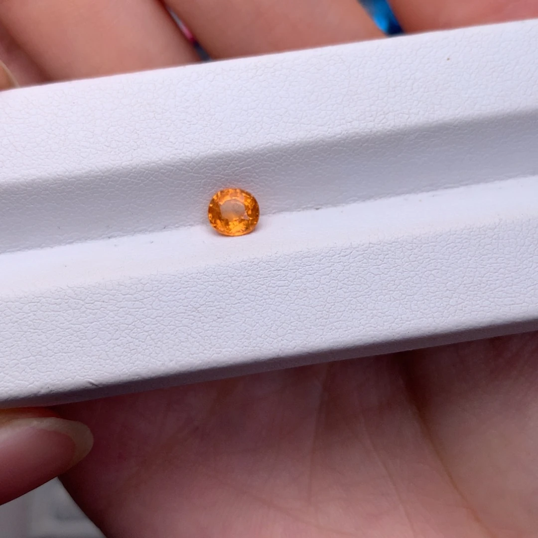 未镶嵌裸石石榴石（芬达石）0.91ct