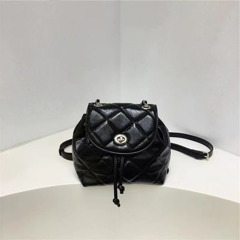 象杉 035  2025 新款韩国双肩包菱格设计超独特银色超亮眼百搭