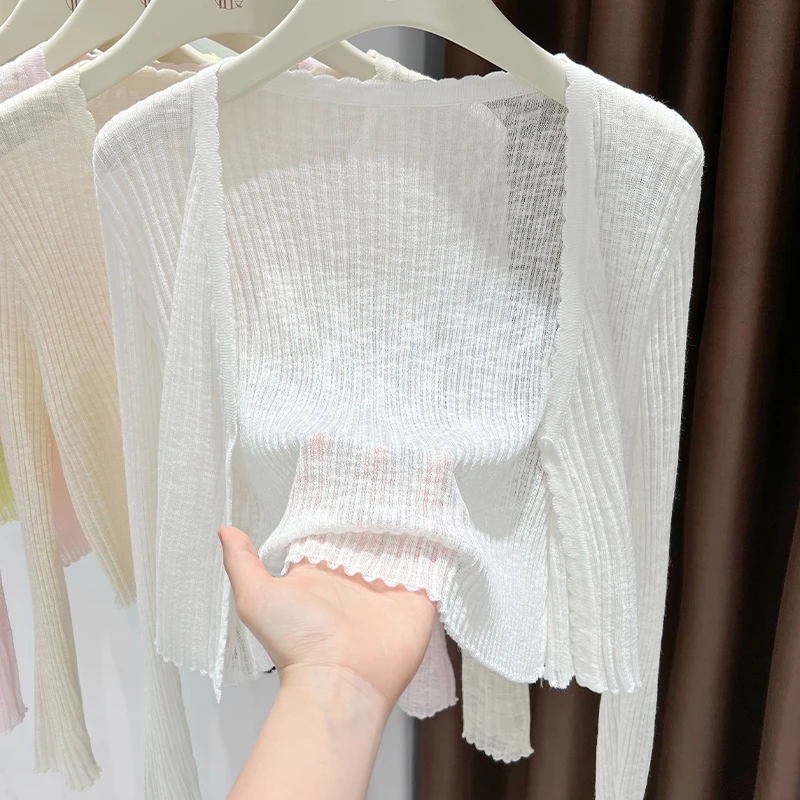 白色薄款防晒冰丝针织开衫女夏季2025新款短款披肩罩衫长袖小上衣
