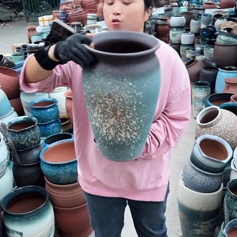 口23高39瑕疵底裂一个盆子。
