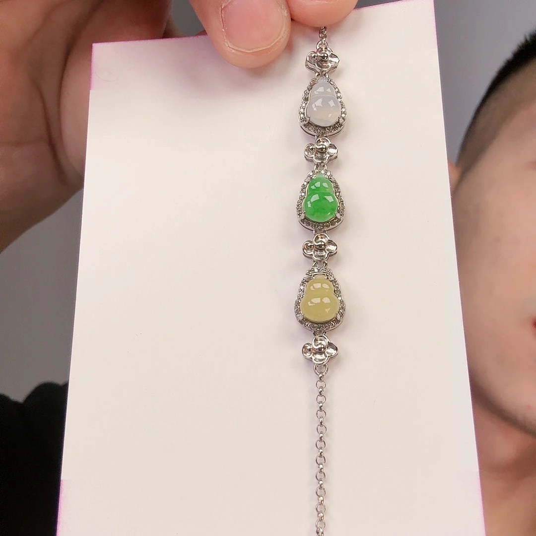 翡翠颈饰未镶嵌一件