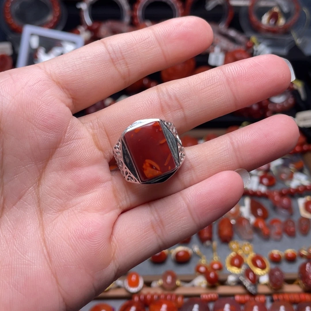 南红玛瑙银S925镶嵌原矿牛血红方戒指