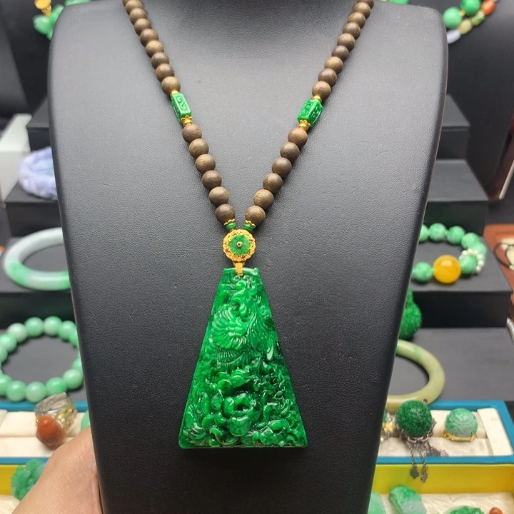 翡翠未镶嵌颈饰翡翠凤凰