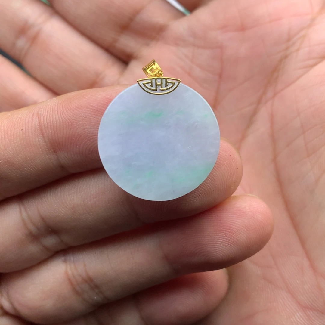 翡翠18K金镶嵌颈饰无事牌