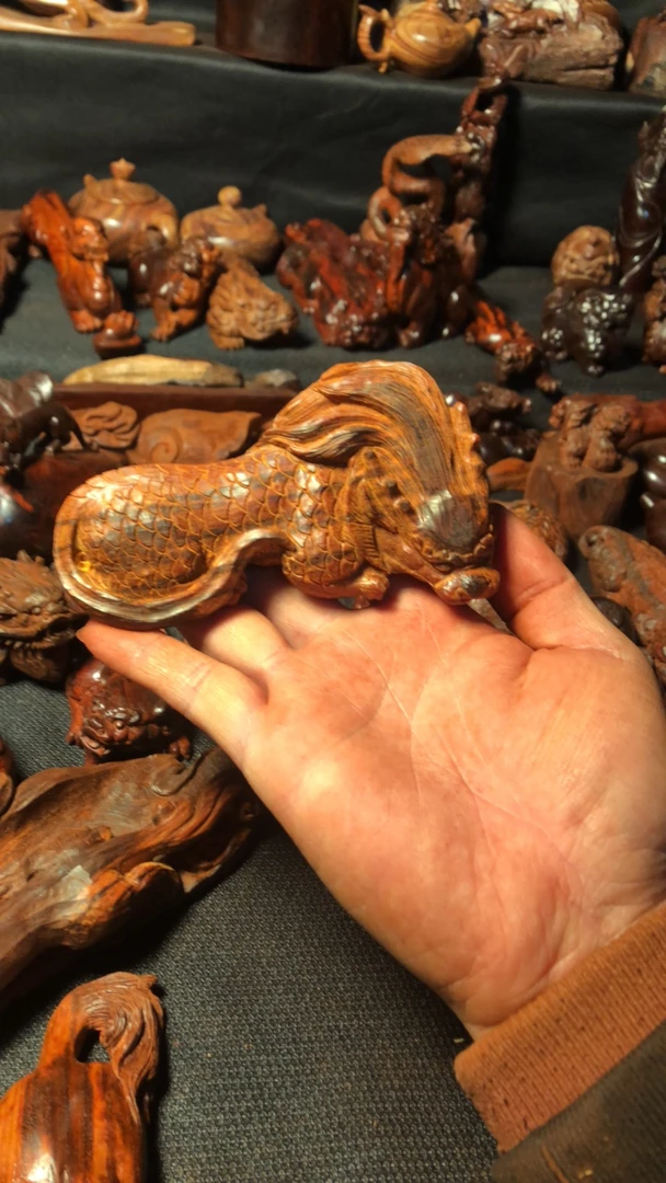 紫檀瑞兽红木工艺