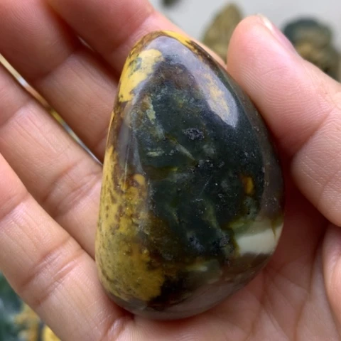 【闪购商品】未镶嵌岫岩河磨玉（透闪石质玉）把件