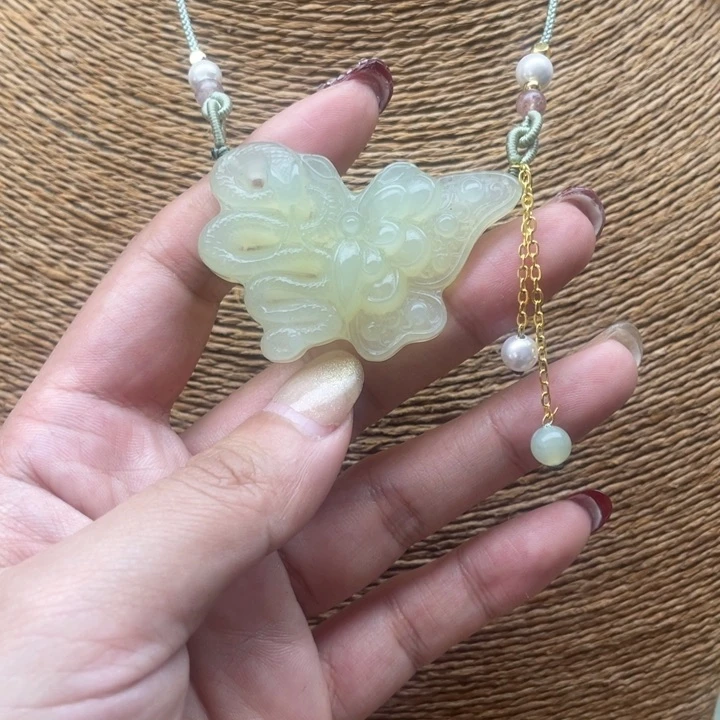 蛇纹石玉吊坠合金