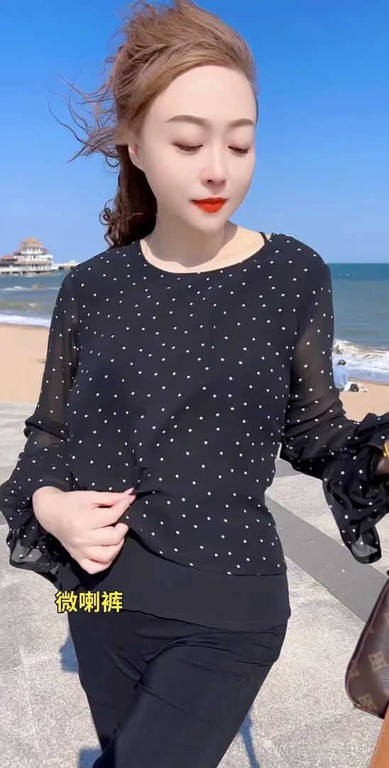 夏季新款复古风圆领长袖蕾丝拼接女士波点显瘦洋气百搭小衫