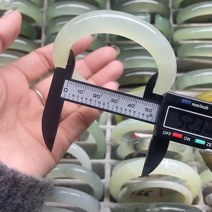 蛇纹石玉未镶嵌手镯46