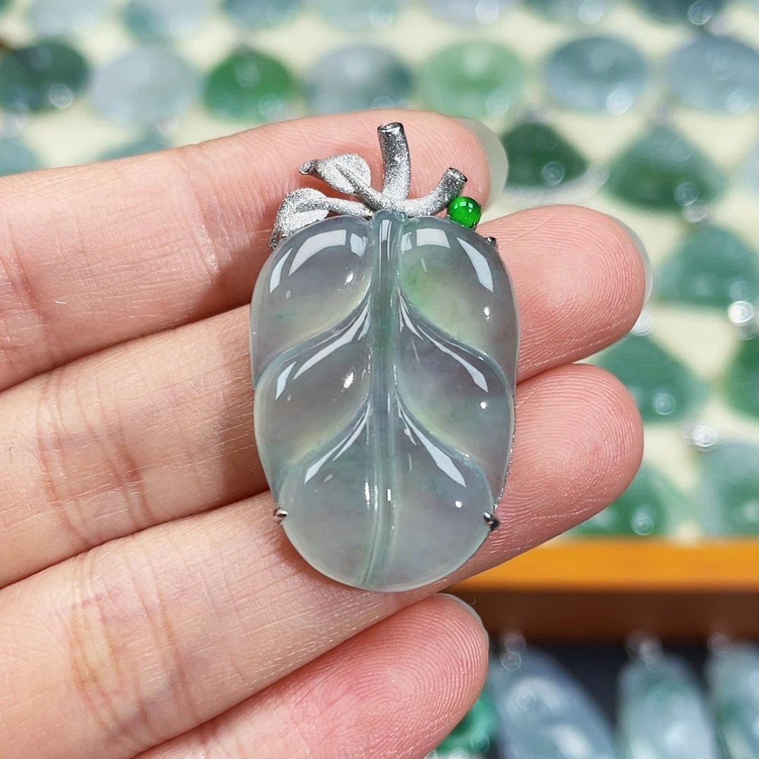 翡翠颈饰18K金镶嵌吊坠