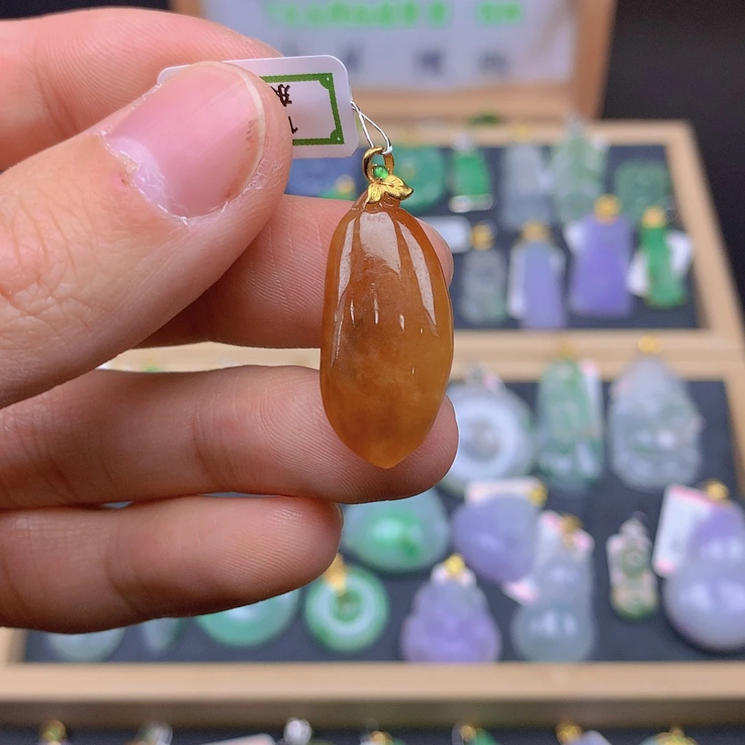 翡翠颈饰18K金镶嵌翡翠