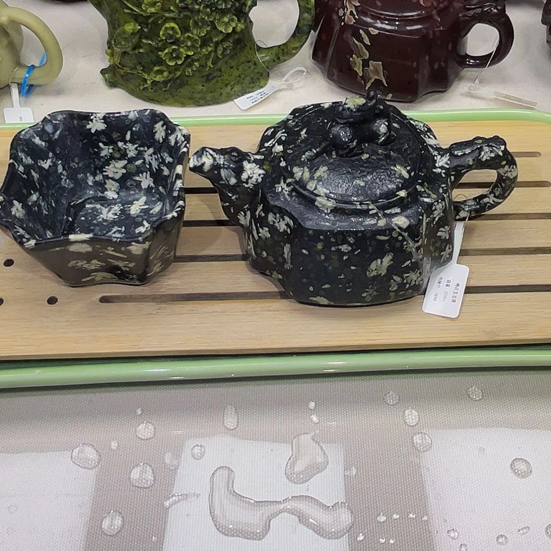 金***戈梅花石安山玉一壶
