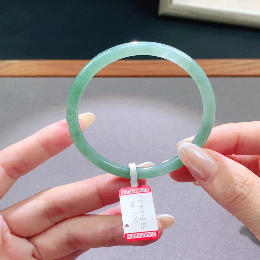 翡翠未镶嵌手镯天然