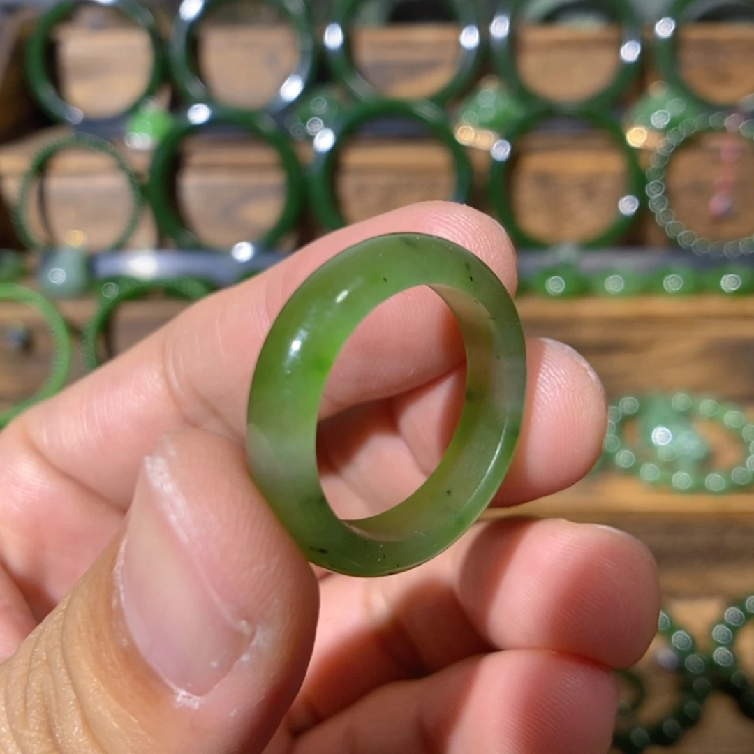 【闪购商品】吊坠(不含链)未镶嵌和田玉乌兰海碧玉戒圈 19