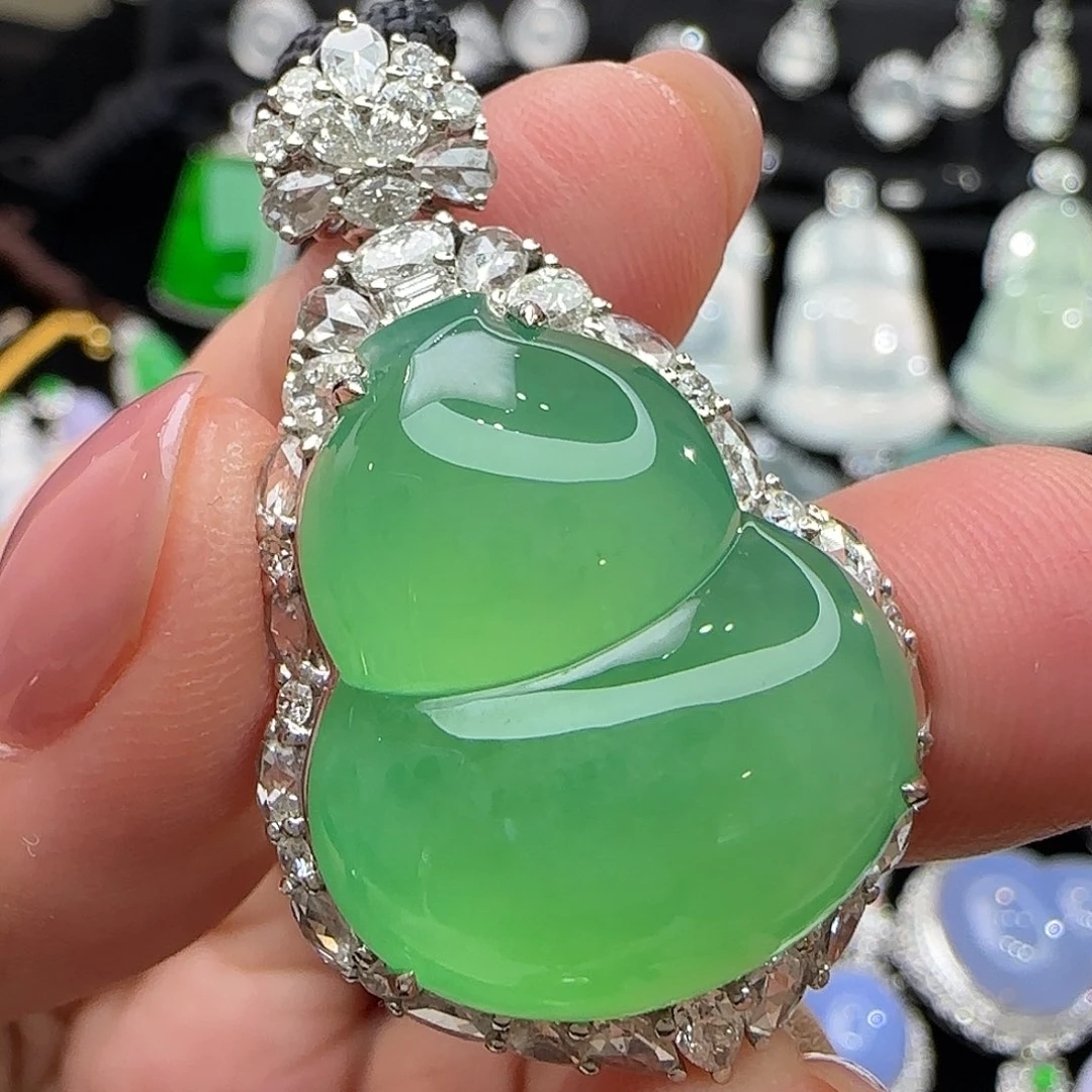 颈饰18K金镶嵌翡翠天然翡翠