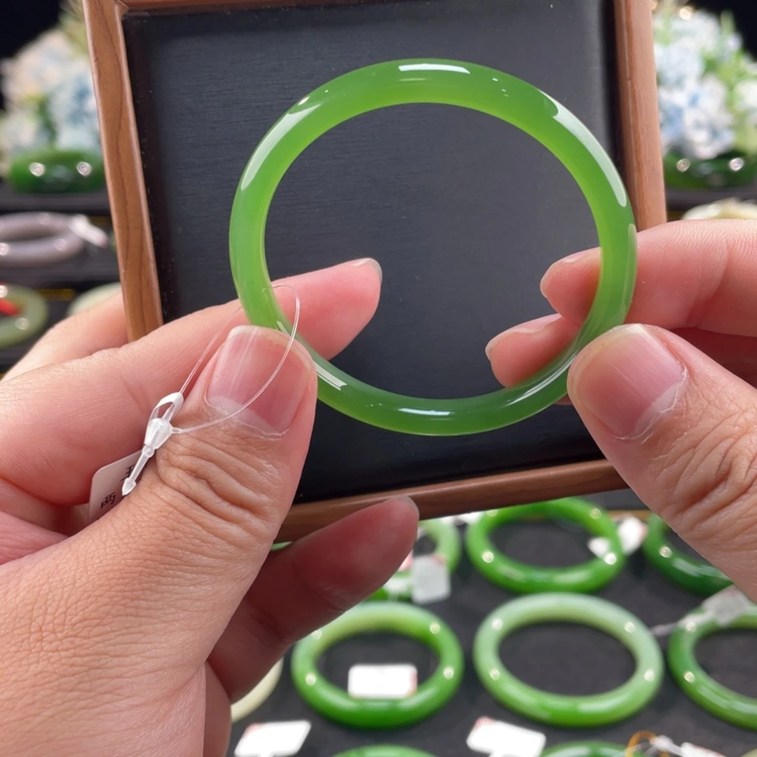 和田玉未镶嵌手镯俄碧苹果绿51+