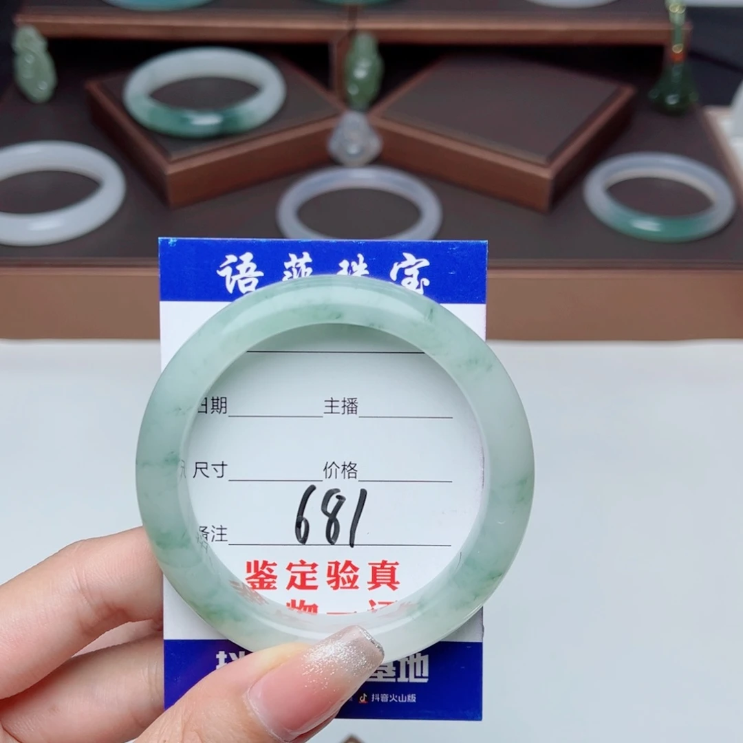 清***^石英质玉手镯未镶嵌