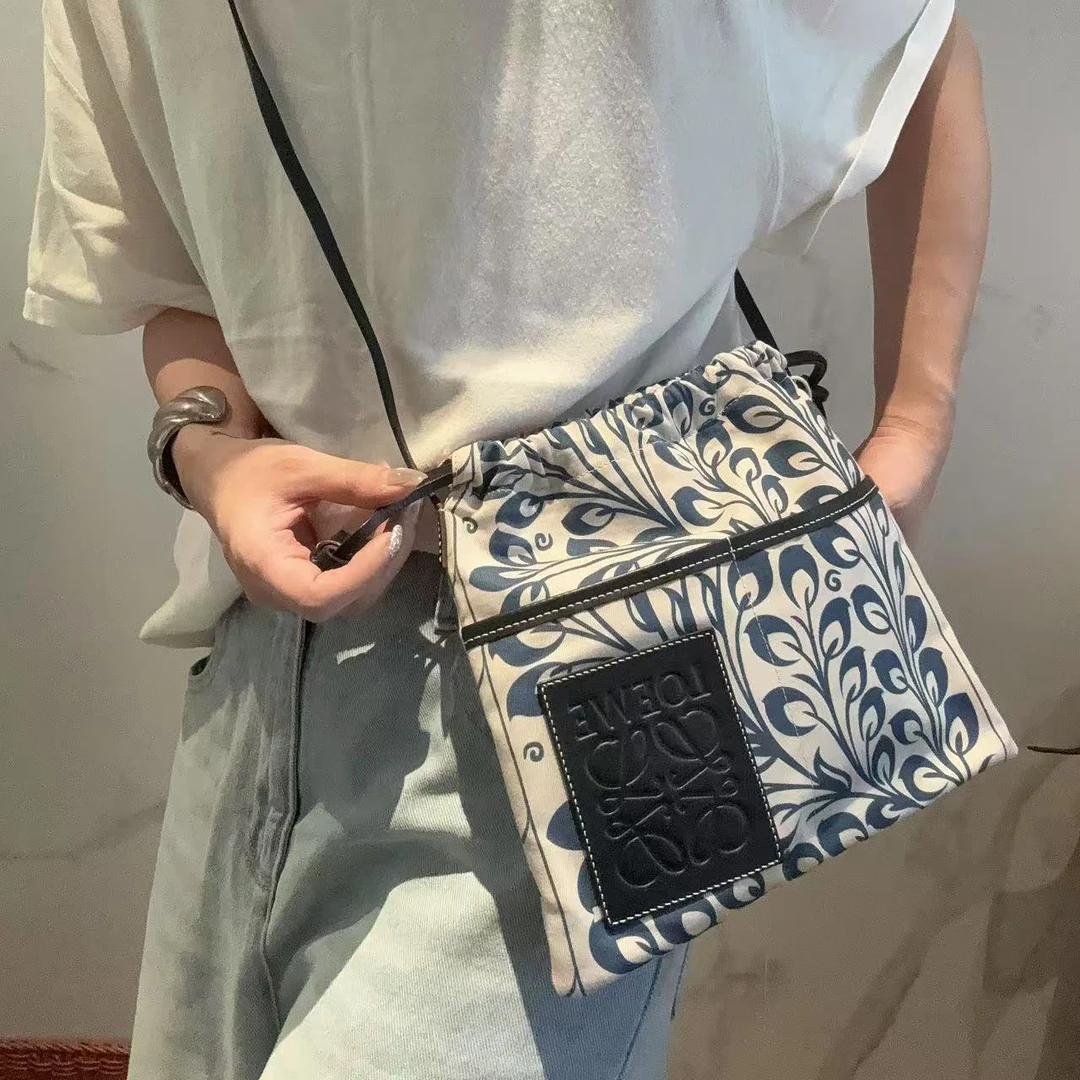 95新 LOEWE/罗意威 【蕾】 97 0825 印花斜挎包