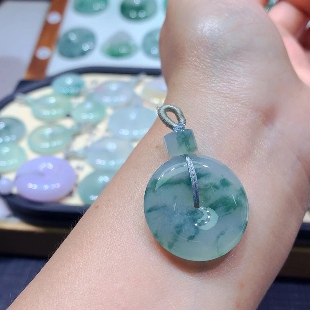 翡翠未镶嵌颈饰84尺寸25.7*5.8