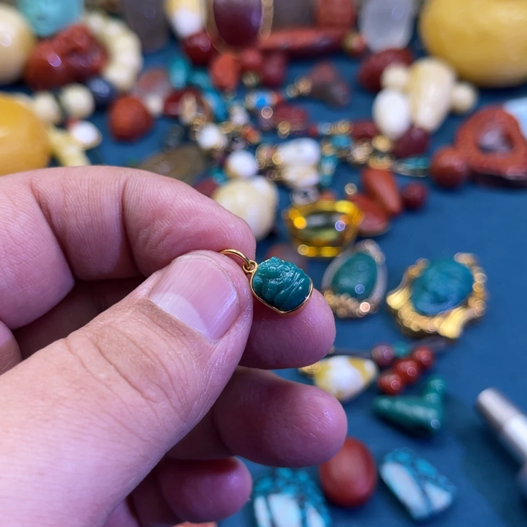 D****绿松石18K金镶嵌珠宝奇石80