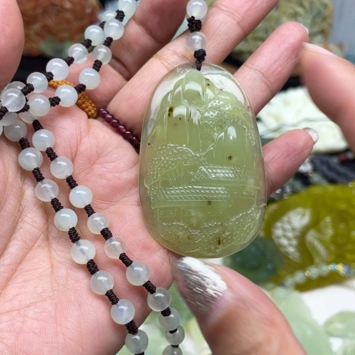 蛇纹石玉未镶嵌颈饰
