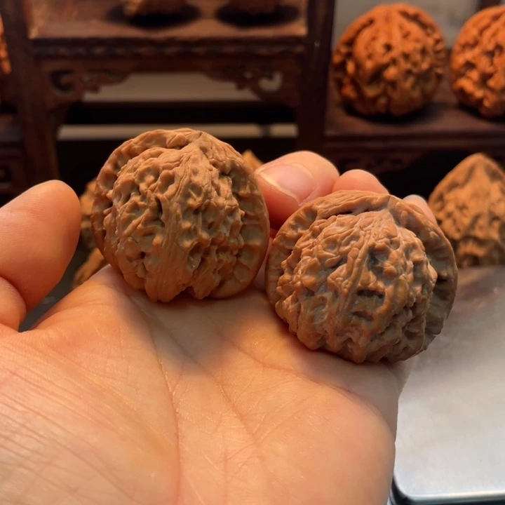 文玩核桃吊坠摩**啦白狮子