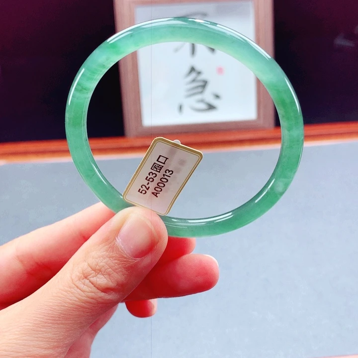 未镶嵌手镯翡翠圆镯