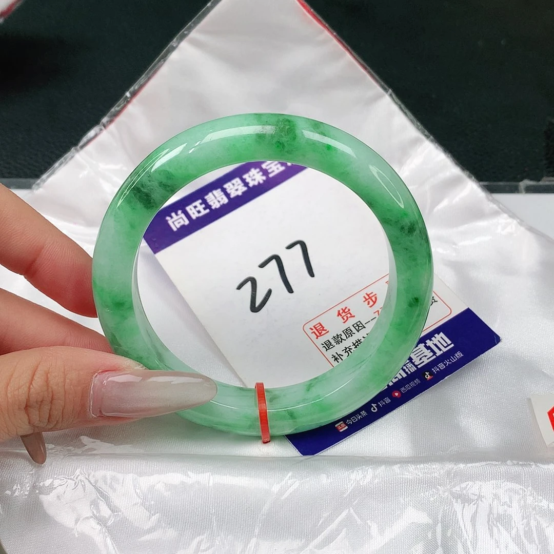 翡翠手镯未镶嵌翡翠12