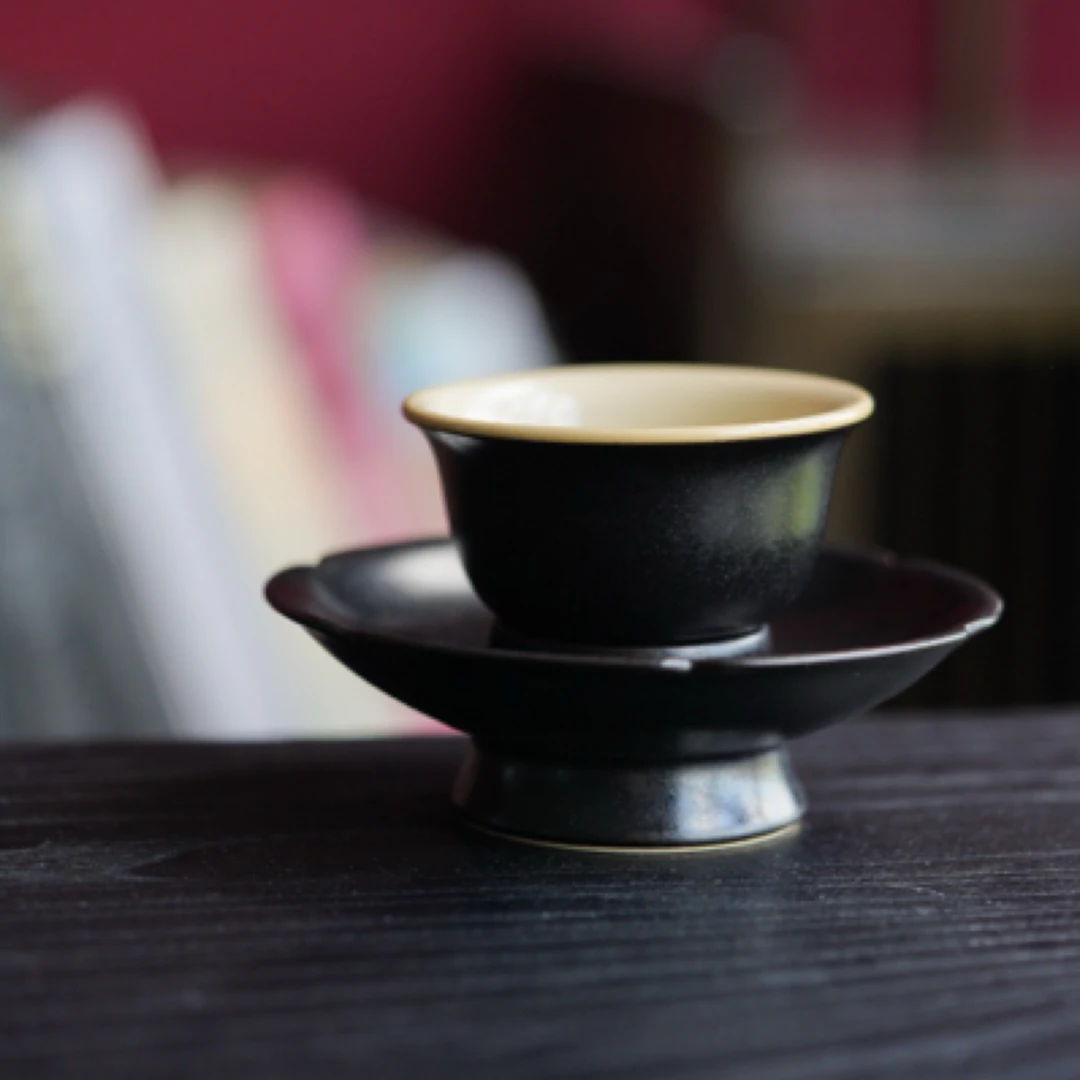 南山云泊 玄墨压手盏托杯