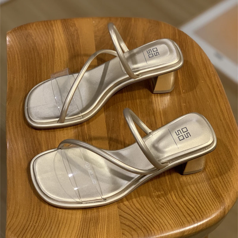 爆款粗跟一字拖2025新款夏季法式细带仙女风方头绸缎高跟凉拖鞋女