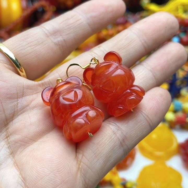 树脂制品65号红色耳坠