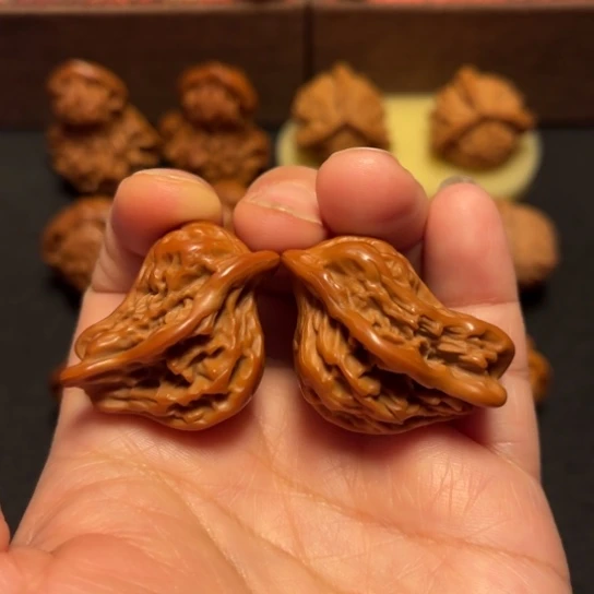 文玩核桃吊坠小鸟