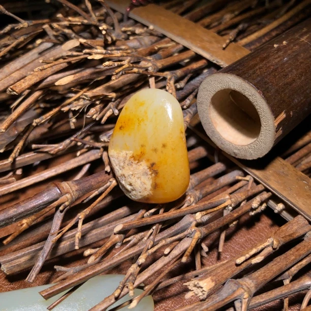 和田玉 黄皮 带僵 没修 9.3克