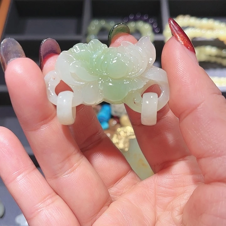 颈饰未镶嵌和田玉（糖玉）