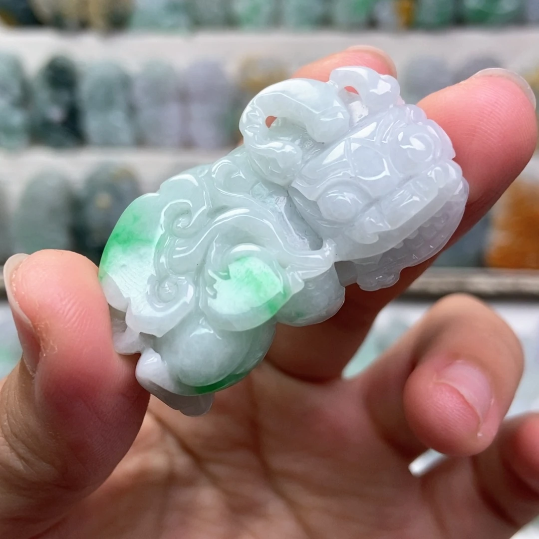 翡翠未镶嵌吊坠(赠链)