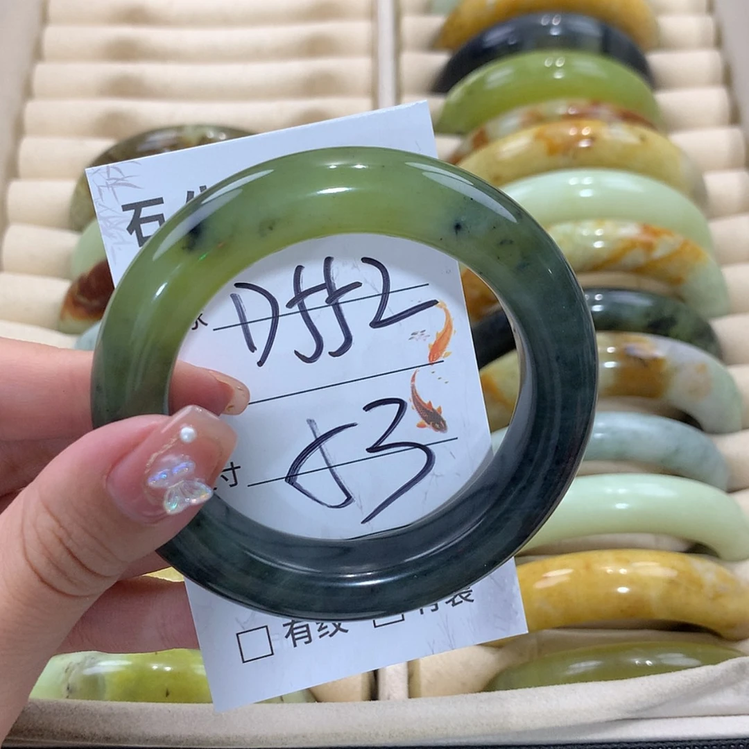 【闪购商品】未镶嵌蛇纹石玉手镯