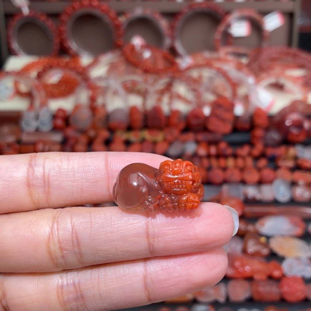 南红玛瑙未镶嵌颈饰貔貅吊坠