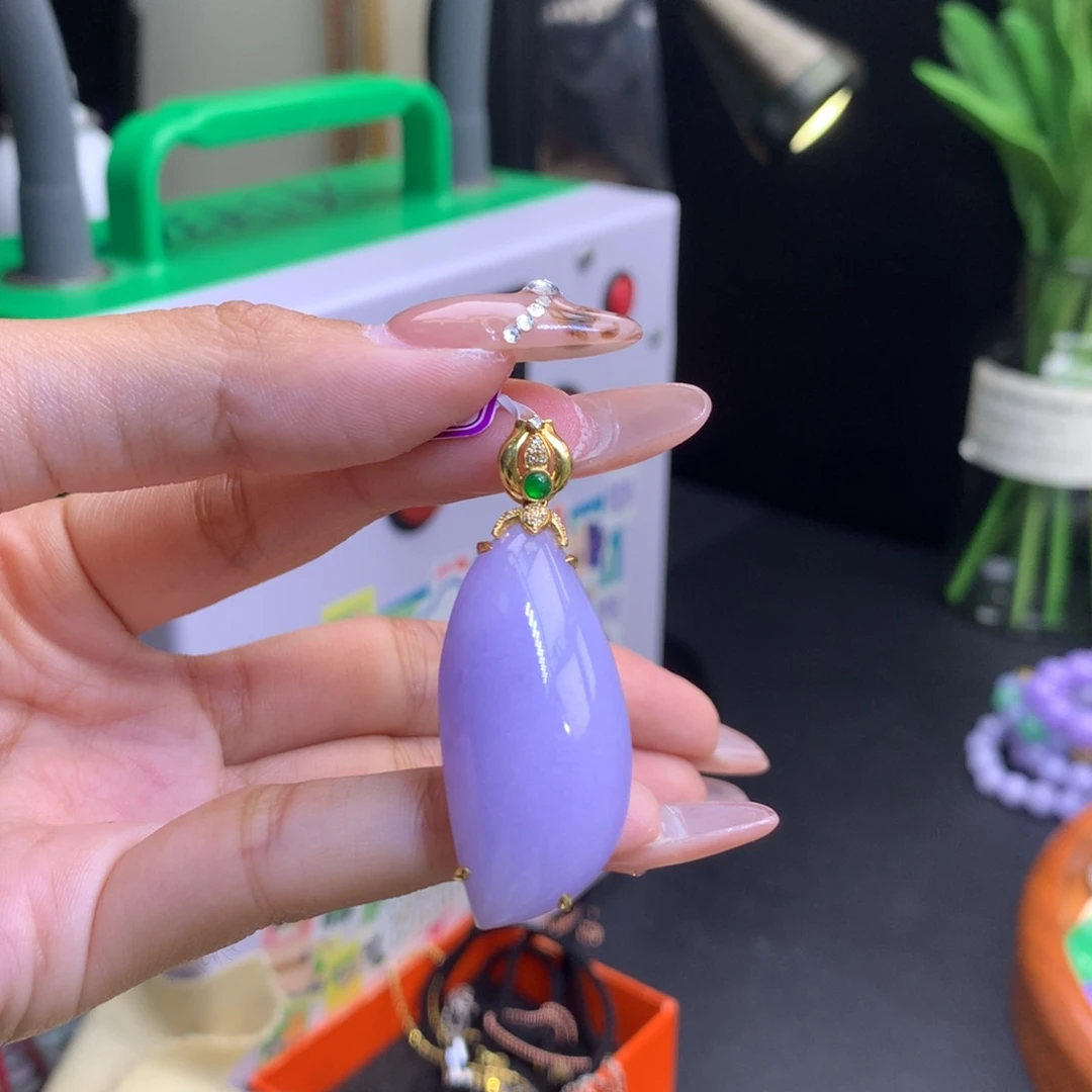 翡翠18K金镶嵌颈饰