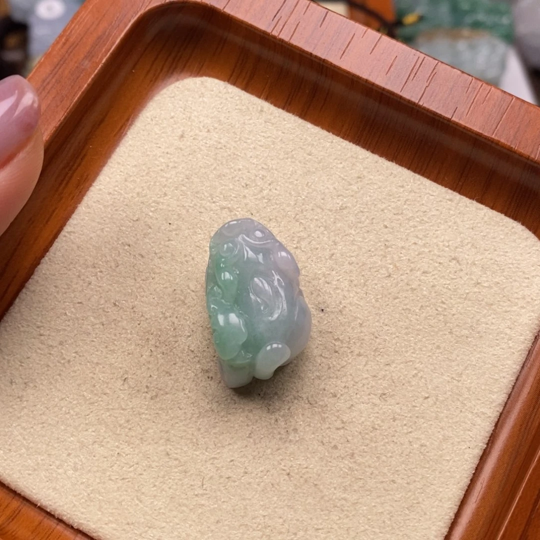 翡翠未镶嵌颈饰如意貔貅